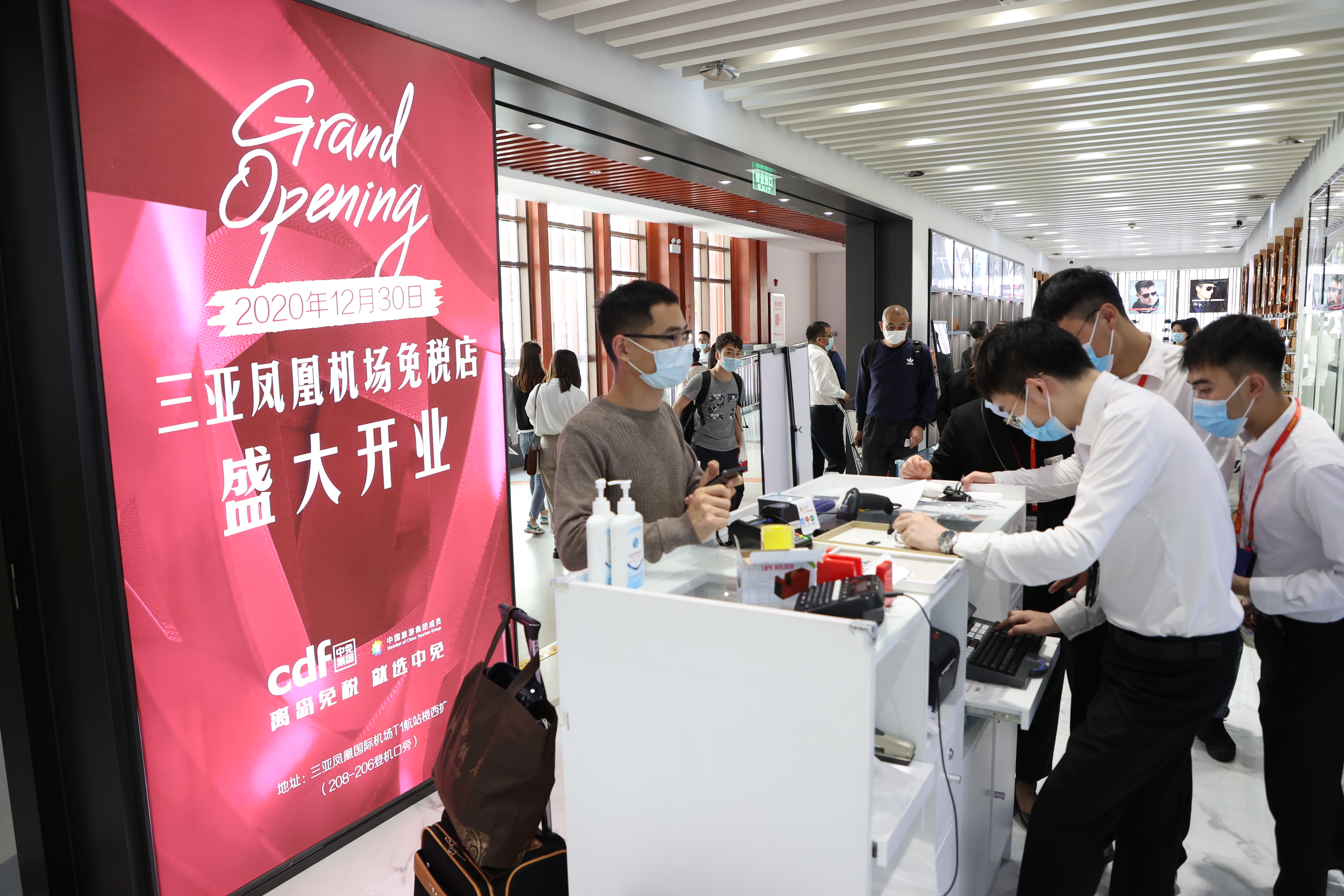 免稅經(jīng)濟(jì)激發(fā)市場(chǎng)活力 中免三亞、?？跈C(jī)場(chǎng)將開(kāi)兩店