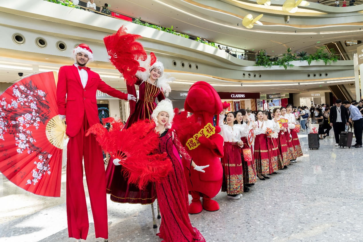 中免集團(tuán)海南門(mén)店多端發(fā)力，助力春節(jié)免稅消費(fèi)取得“開(kāi)門(mén)紅”